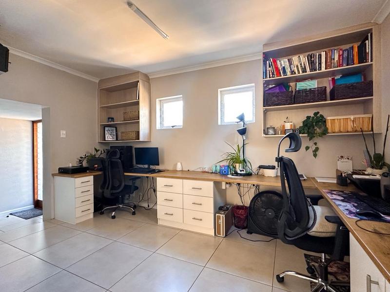 3 Bedroom Property for Sale in Wellway Park East Western Cape